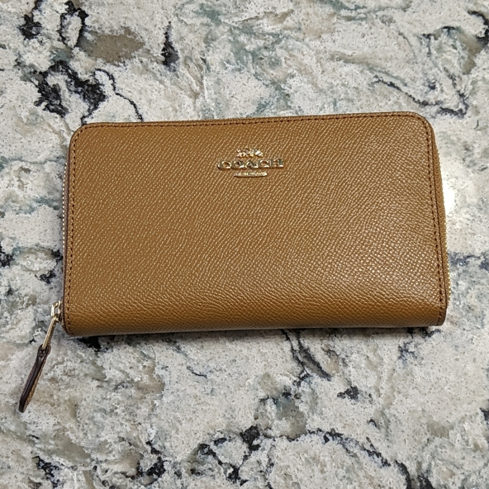 Coach medium zip around wallet light saddle